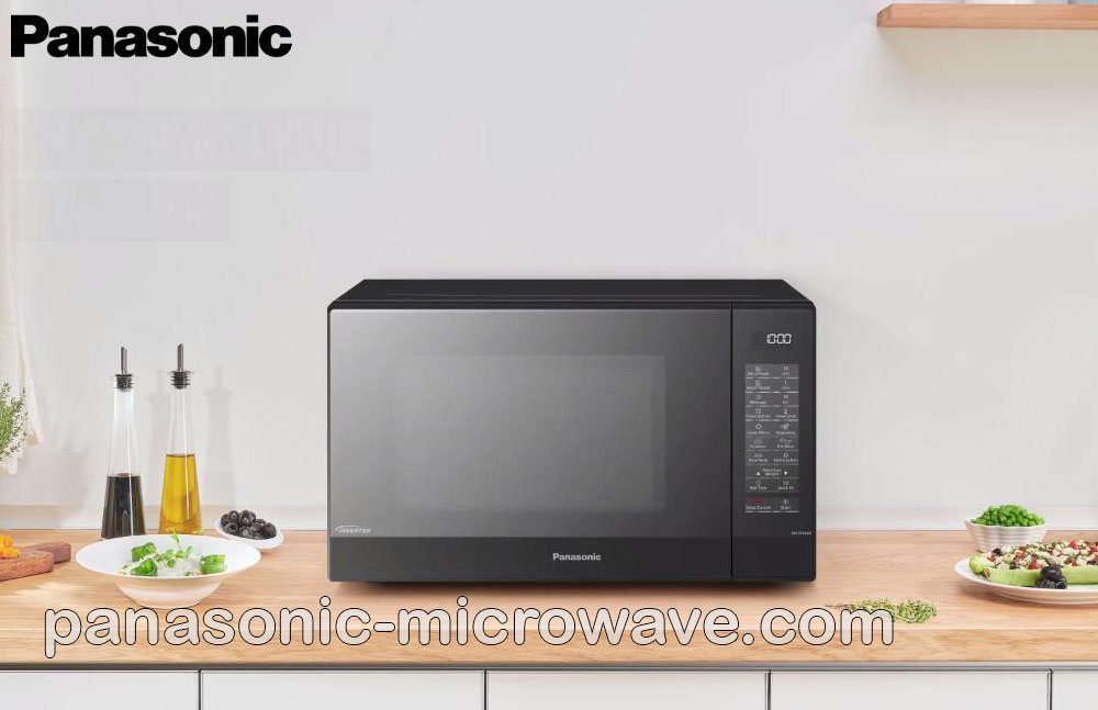 یک مایکروویو پاناسونیک با کابل برق قطع شده و علامت اخطار ایمنی
