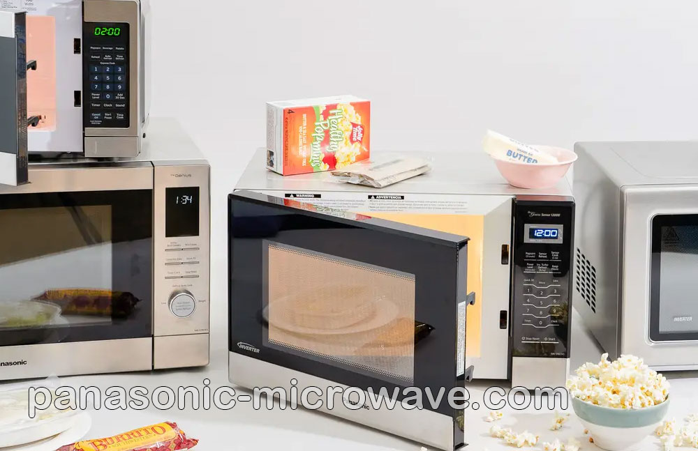 یک مگنترون معیوب خارج شده از مایکروویو پاناسونیک و مقایسه آن با یک مایکروویو جدید.